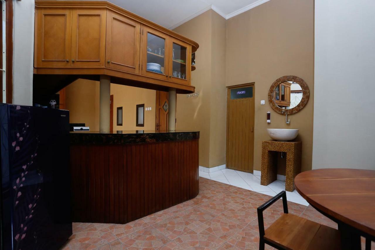 Oyo 1072 Kampung Condro Wulan Guesthouse Maguwo Екстериор снимка