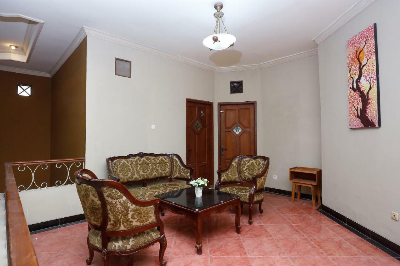 Oyo 1072 Kampung Condro Wulan Guesthouse Maguwo Екстериор снимка