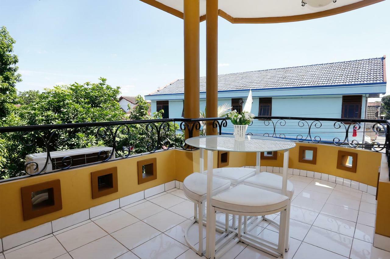 Oyo 1072 Kampung Condro Wulan Guesthouse Maguwo Екстериор снимка