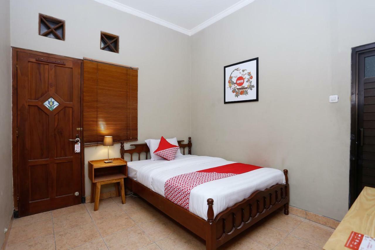 Oyo 1072 Kampung Condro Wulan Guesthouse Maguwo Екстериор снимка