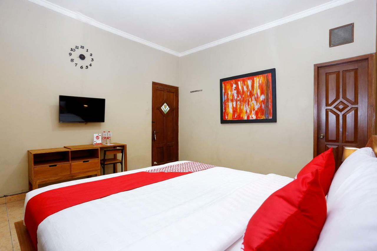 Oyo 1072 Kampung Condro Wulan Guesthouse Maguwo Екстериор снимка