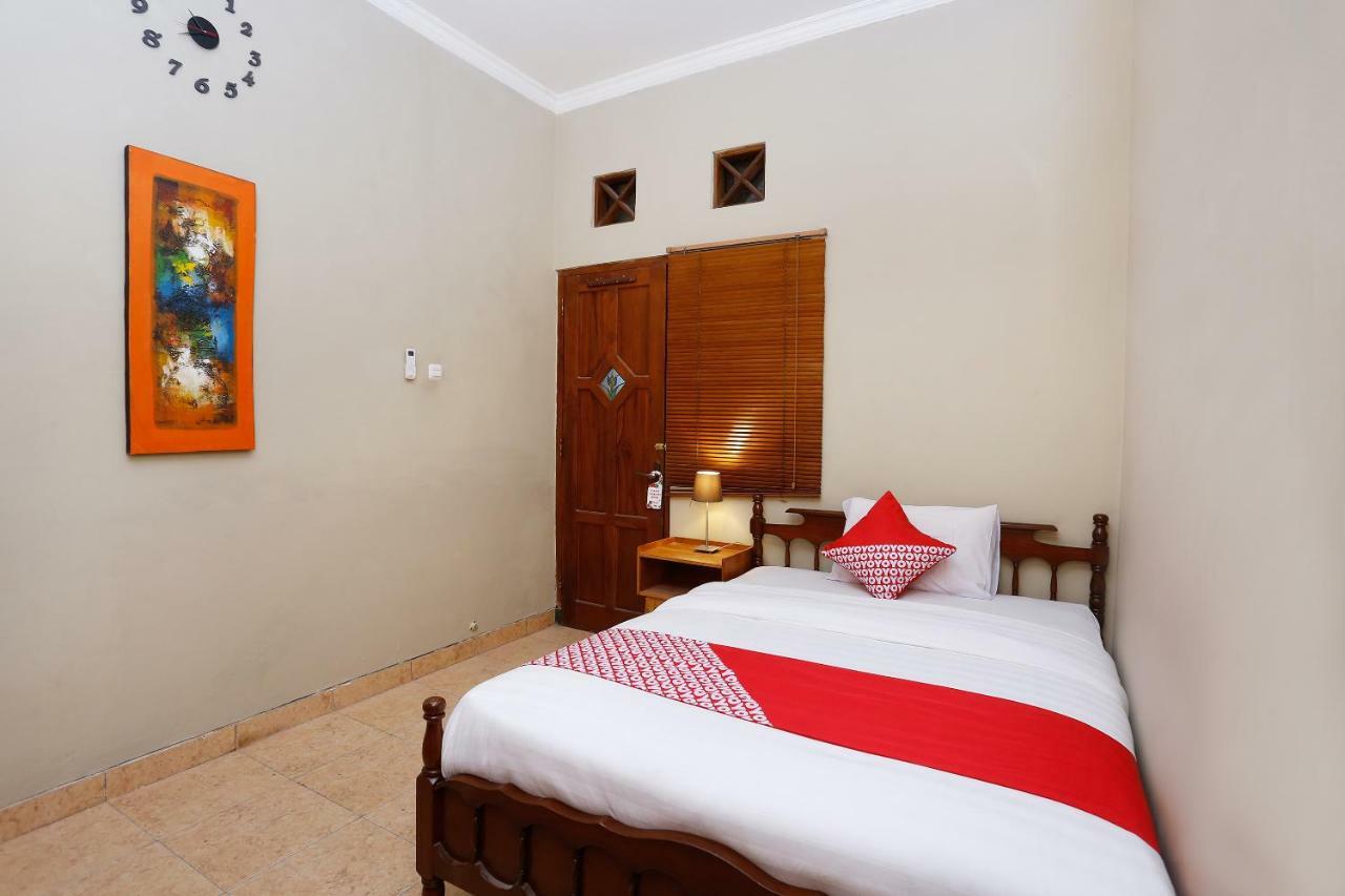 Oyo 1072 Kampung Condro Wulan Guesthouse Maguwo Екстериор снимка