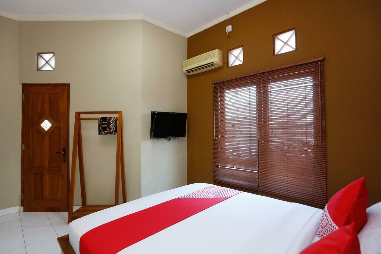 Oyo 1072 Kampung Condro Wulan Guesthouse Maguwo Екстериор снимка