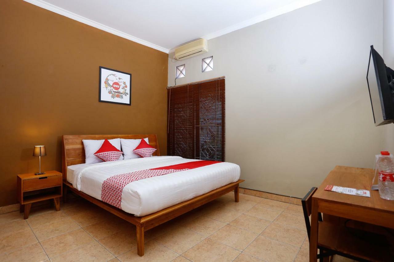 Oyo 1072 Kampung Condro Wulan Guesthouse Maguwo Екстериор снимка