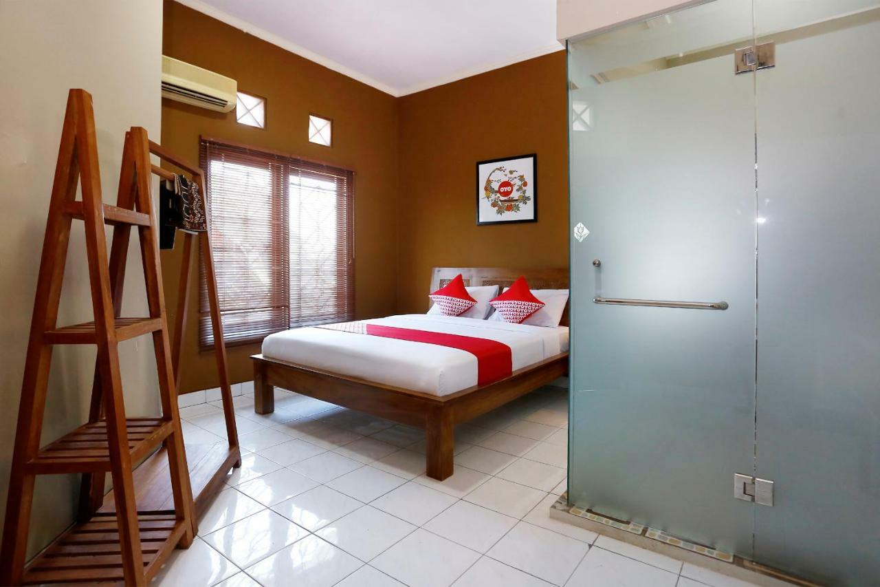 Oyo 1072 Kampung Condro Wulan Guesthouse Maguwo Екстериор снимка