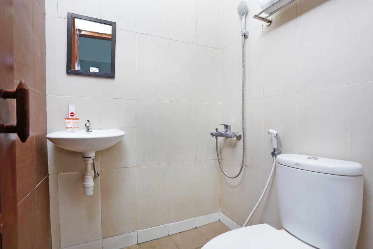 Oyo 1072 Kampung Condro Wulan Guesthouse Maguwo Екстериор снимка