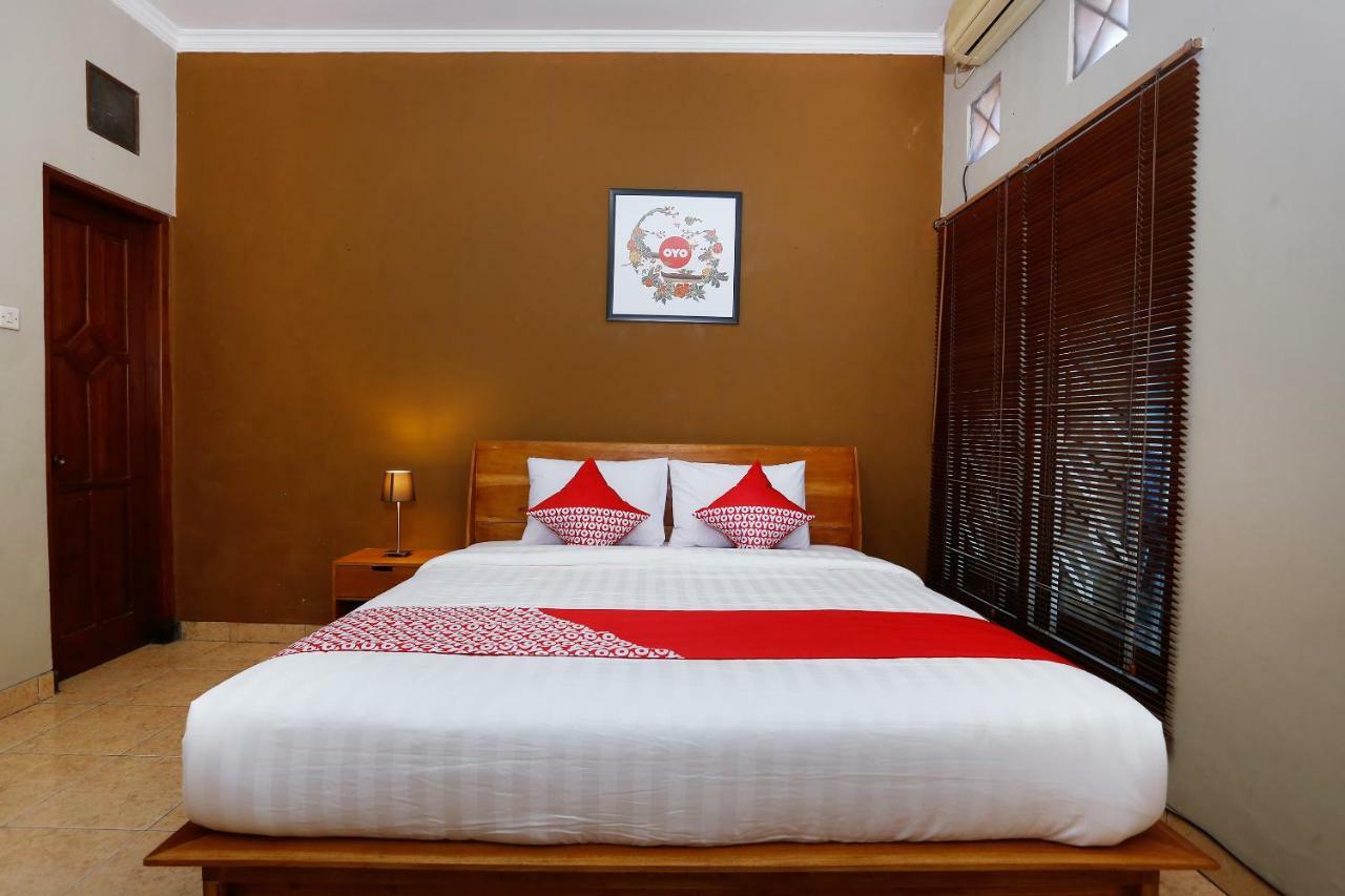 Oyo 1072 Kampung Condro Wulan Guesthouse Maguwo Екстериор снимка