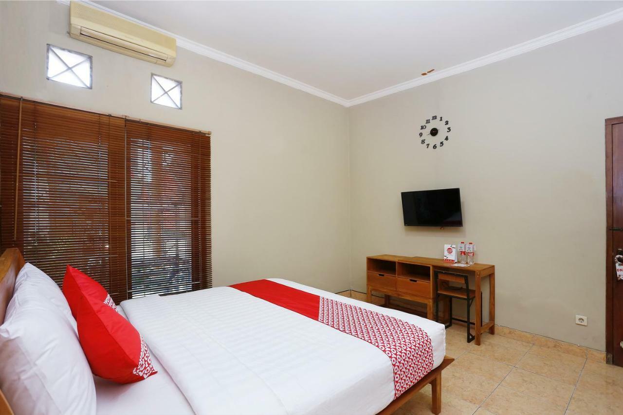 Oyo 1072 Kampung Condro Wulan Guesthouse Maguwo Екстериор снимка